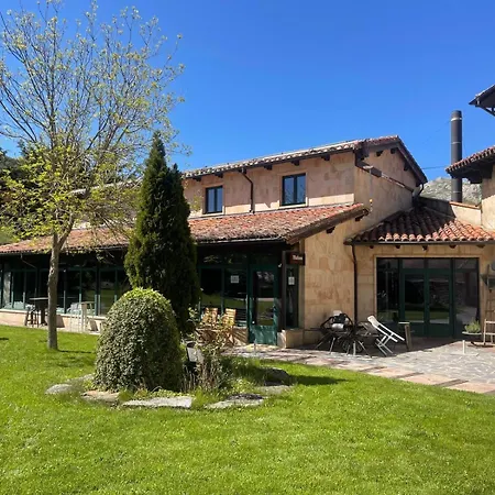 Hotel-posada Fuentes Carrionas Hotell 3*